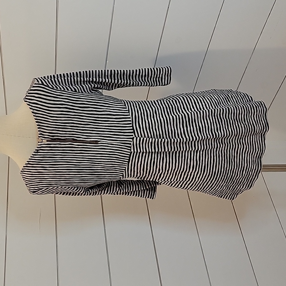 W5 black and white zipper back top - Picture 2 of 5